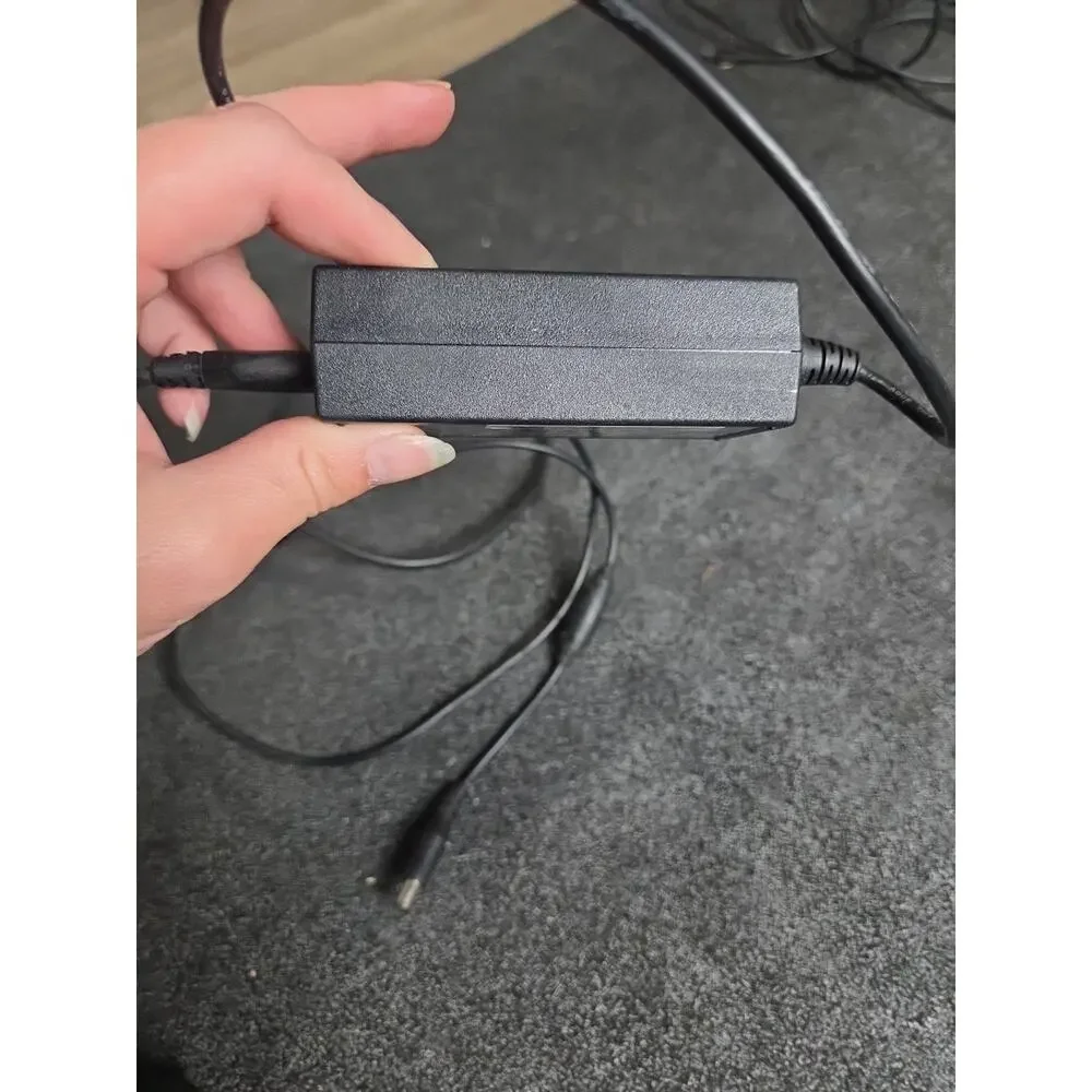 Samsung AC/DC Adapter Power Supply A2514_FPN 14V USED